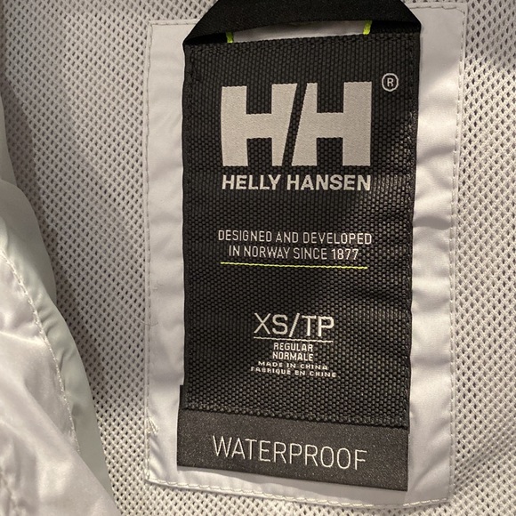 NEW Helly Hansen Women’s Waterproof Jacket - Picture 7 of 9